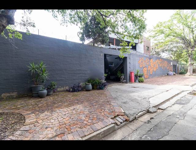 1,350M² BUILDING FOR SALE IN EDENVALE CENTRAL